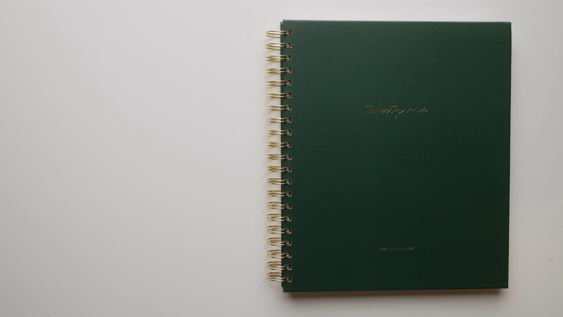 video showing the interior 2026 large weekly spiral planner in green 